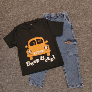 প্রিমিয়াম কটন "Beep Beep" প্রিন্টেড টি-শার্ট ও ডেনিম জিন্স কম্বো সেট - বাচ্চাদের জন্য।